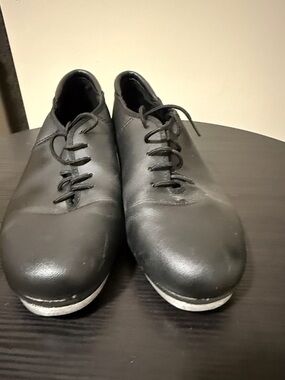 Women's Black Leather Lace-Up Oxfords